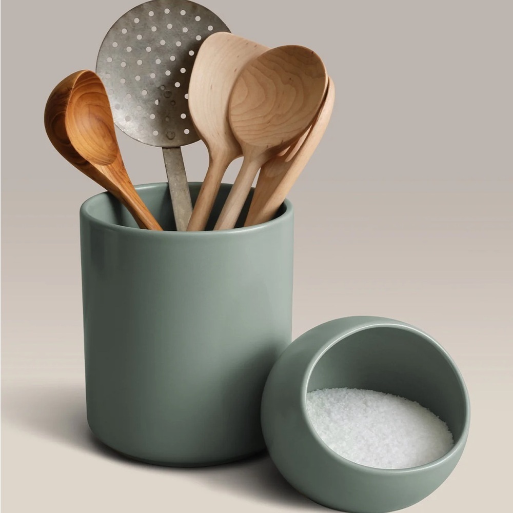 Sleek Green Ceramic Salt Cellar - Picture 3 of 4